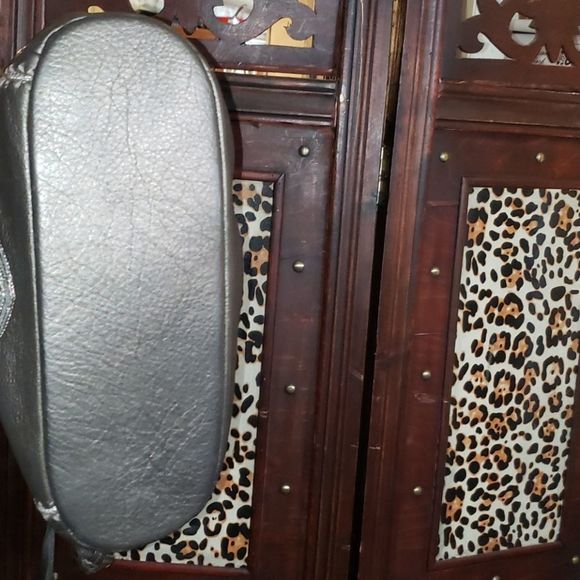 Brighton Anju Pewter, Leather Bucket Tote, Retired - Picture 4 of 10